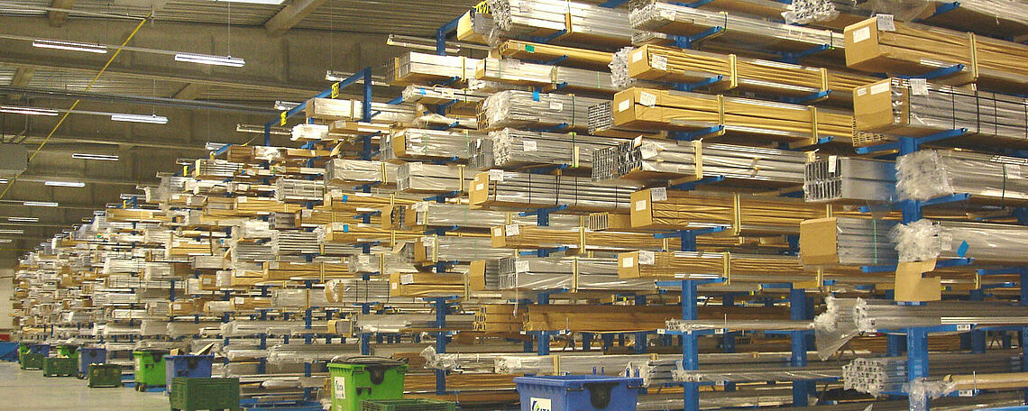 Cantilever racking systems for aluminum